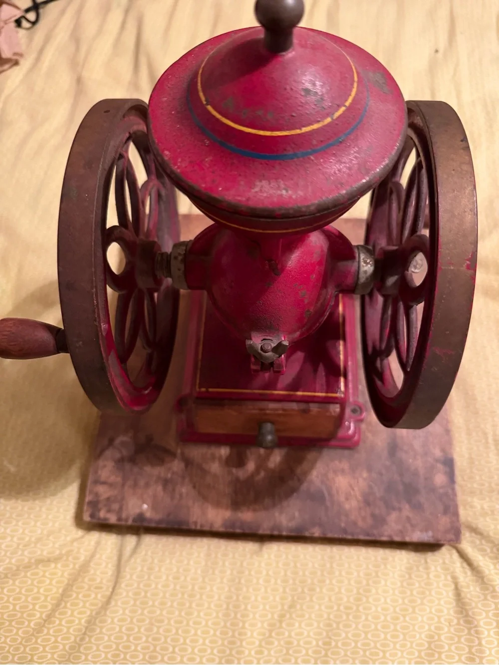 Red Vintage Manual Coffee Grinder - Classic Cast Iron Mill